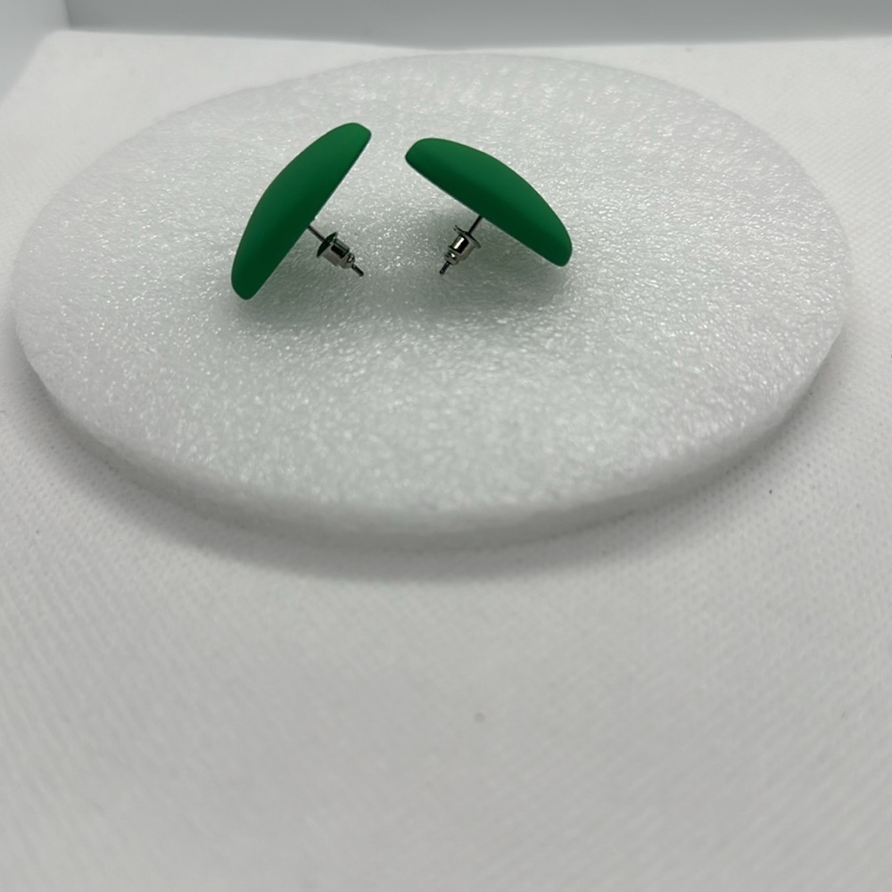 minimalist style, Mojo Green Heart Shaped Stud Earrings. - Picture 8 of 11